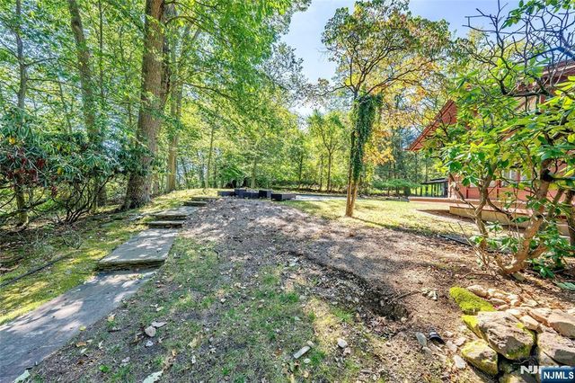 5 Carnot Avenue, Woodcliff Lake, NJ 07677