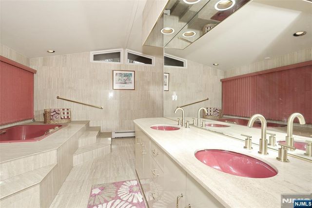 5 Carnot Avenue, Woodcliff Lake, NJ 07677