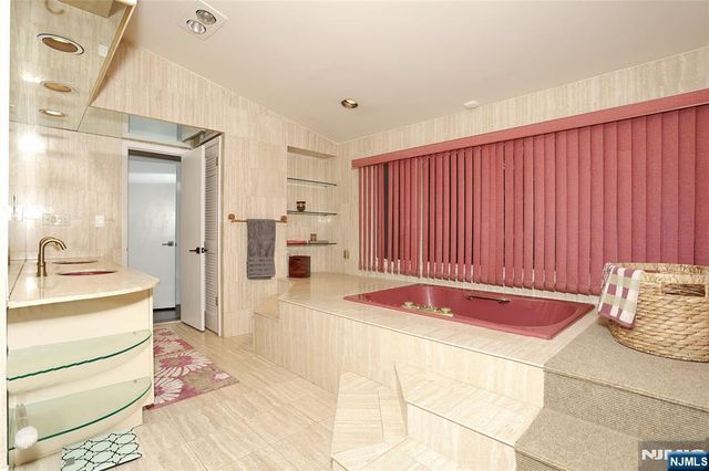 5 Carnot Avenue, Woodcliff Lake, NJ 07677