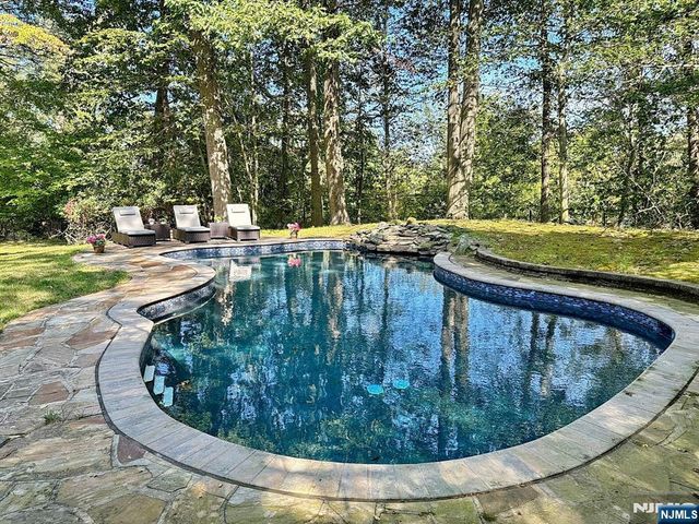 5 Carnot Avenue, Woodcliff Lake, NJ 07677
