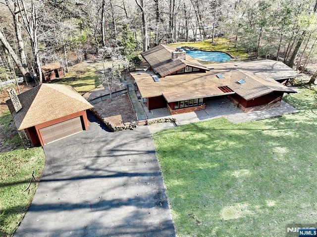 5 Carnot Avenue, Woodcliff Lake, NJ 07677