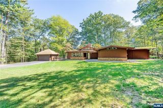 5 Carnot Avenue, Woodcliff Lake, NJ 07677