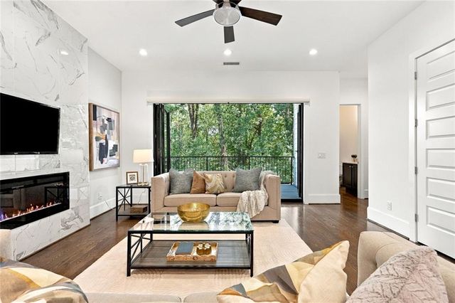1099 Briar Cove Circle NE, Atlanta, GA 30329