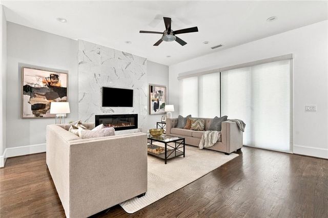 1099 Briar Cove Circle NE, Atlanta, GA 30329