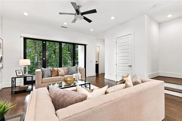 1099 Briar Cove Circle NE, Atlanta, GA 30329