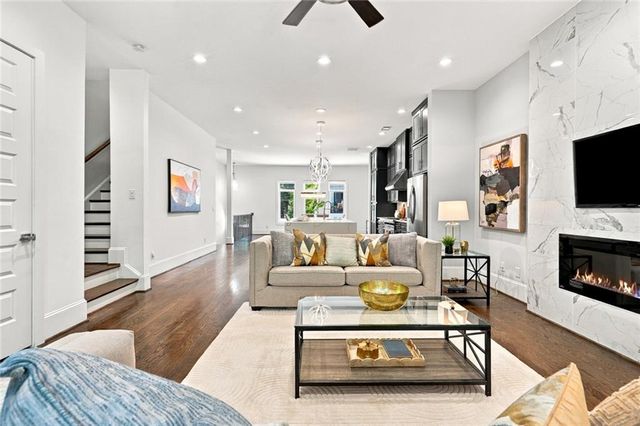 1099 Briar Cove Circle NE, Atlanta, GA 30329