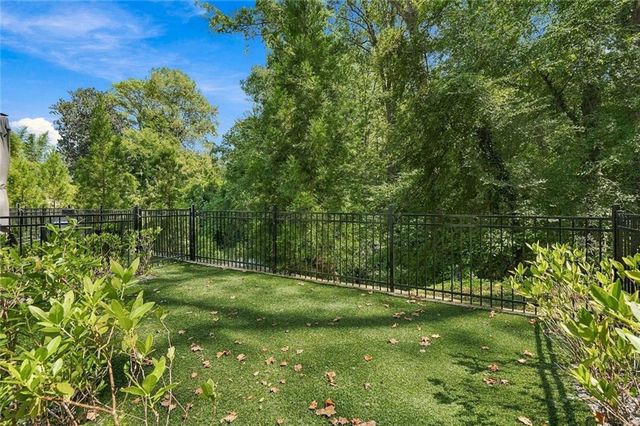 1099 Briar Cove Circle NE, Atlanta, GA 30329