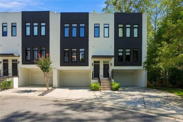 1099 Briar Cove Circle NE, Atlanta, GA 30329