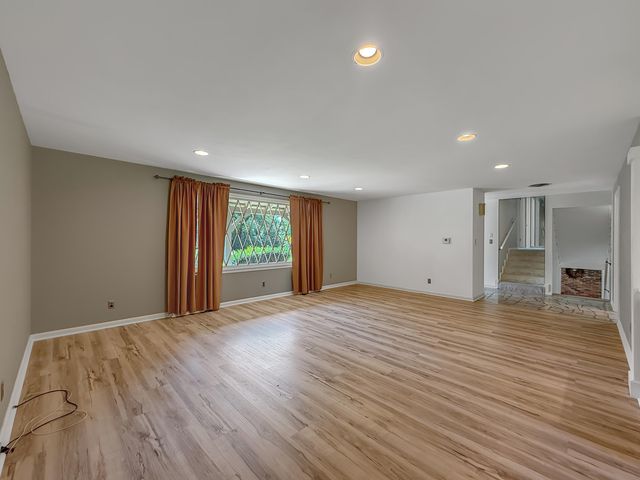 2118 S Catalina Avenue, Springfield, MO 65804