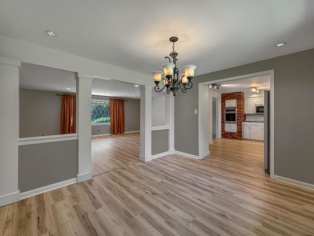 2118 S Catalina Avenue, Springfield, MO 65804