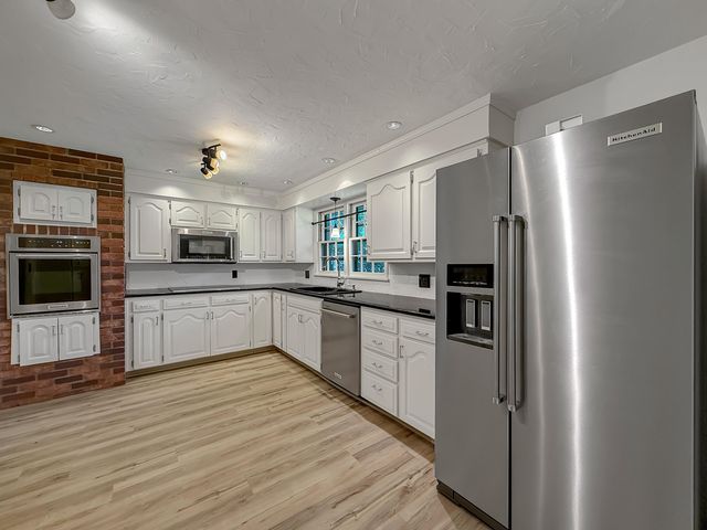 2118 S Catalina Avenue, Springfield, MO 65804