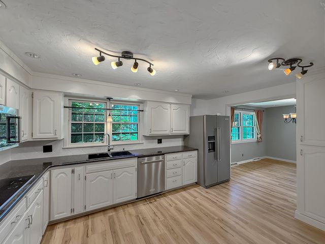 2118 S Catalina Avenue, Springfield, MO 65804