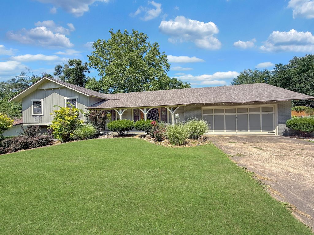 2118 S Catalina Avenue, Springfield, MO 65804