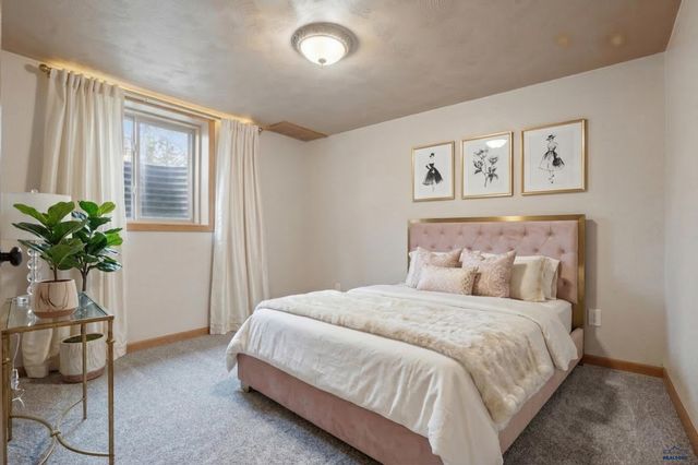 225 N BERRY PINE RD, Rapid City, SD 57702