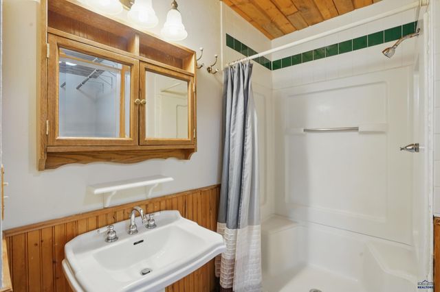 225 N BERRY PINE RD, Rapid City, SD 57702