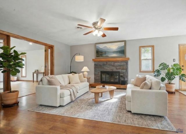 225 N BERRY PINE RD, Rapid City, SD 57702