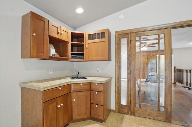 225 N BERRY PINE RD, Rapid City, SD 57702