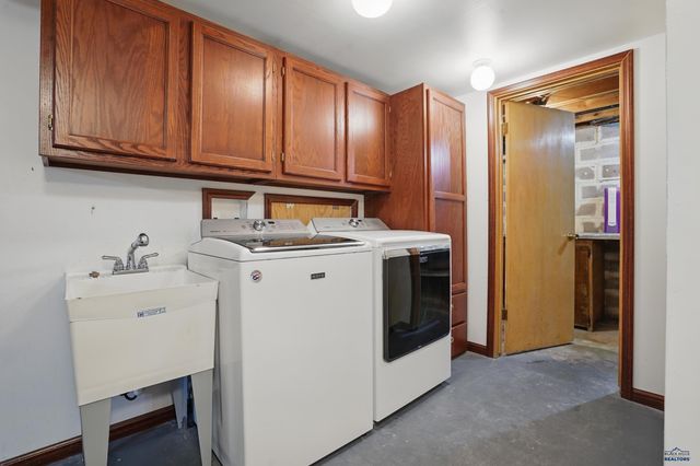 225 N BERRY PINE RD, Rapid City, SD 57702