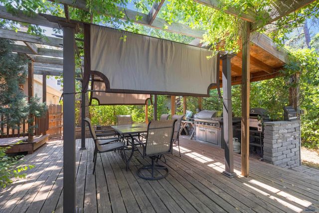 225 N BERRY PINE RD, Rapid City, SD 57702