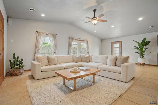 225 N BERRY PINE RD, Rapid City, SD 57702