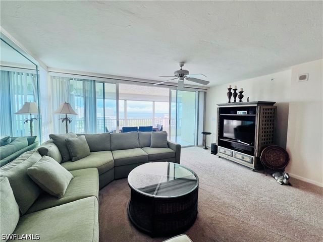 25 Bluebill AVE 1002, Naples, FL 34108