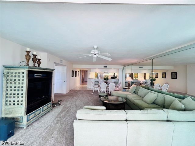 25 Bluebill AVE 1002, Naples, FL 34108