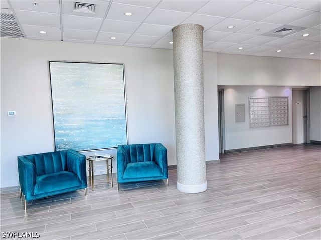 25 Bluebill AVE 1002, Naples, FL 34108
