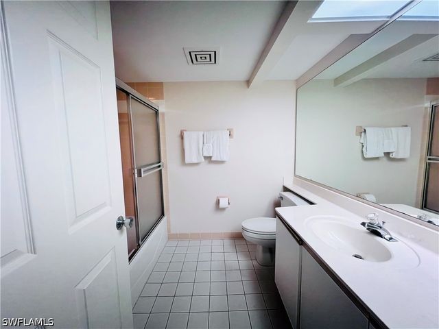 25 Bluebill AVE 1002, Naples, FL 34108