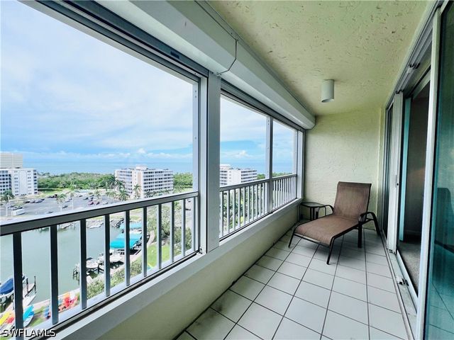25 Bluebill AVE 1002, Naples, FL 34108