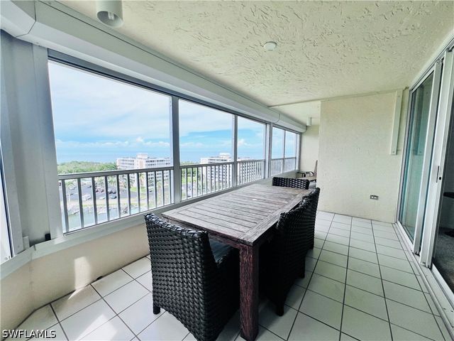 25 Bluebill AVE 1002, Naples, FL 34108
