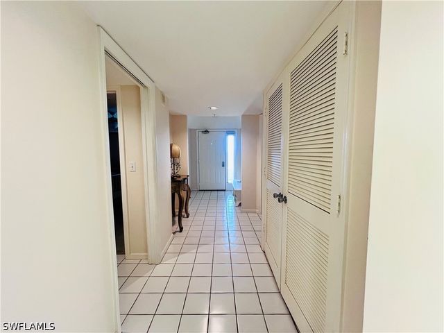 25 Bluebill AVE 1002, Naples, FL 34108