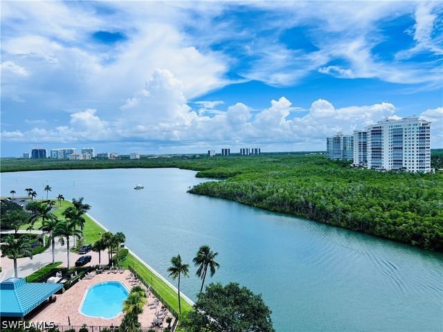 25 Bluebill AVE 1002, Naples, FL 34108