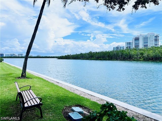 25 Bluebill AVE 1002, Naples, FL 34108