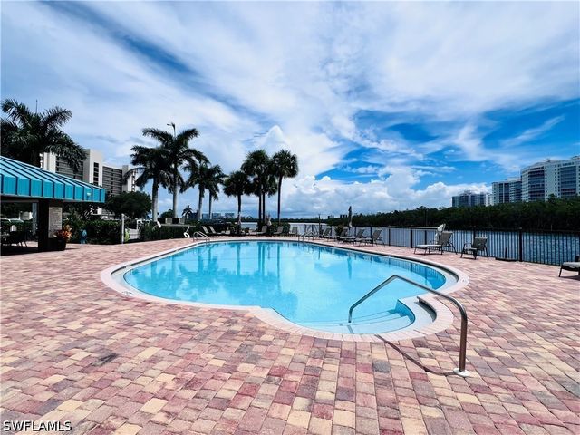 25 Bluebill AVE 1002, Naples, FL 34108