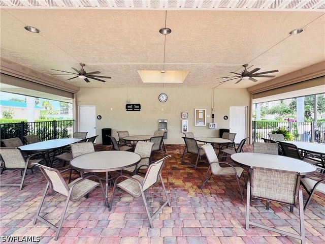 25 Bluebill AVE 1002, Naples, FL 34108