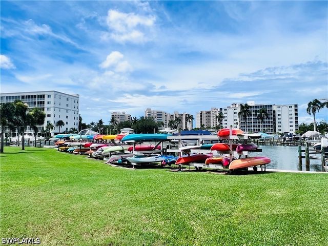 25 Bluebill AVE 1002, Naples, FL 34108