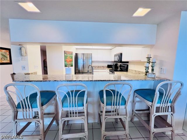 25 Bluebill AVE 1002, Naples, FL 34108