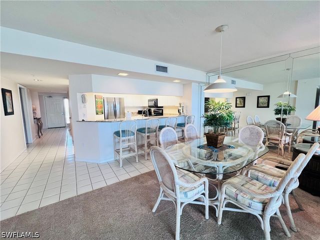 25 Bluebill AVE 1002, Naples, FL 34108