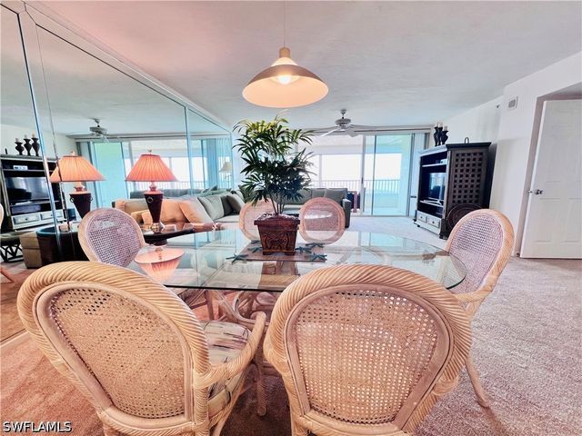 25 Bluebill AVE 1002, Naples, FL 34108