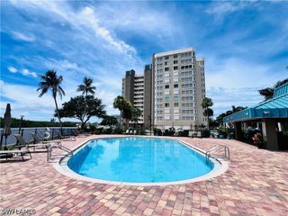 25 Bluebill AVE 1002, Naples, FL 34108
