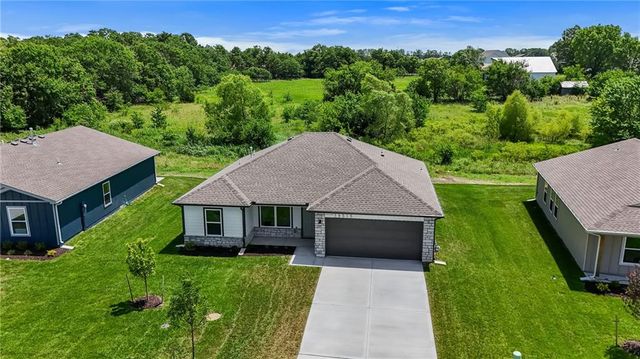 19515 Lincoln Street, Spring Hill, KS 66083