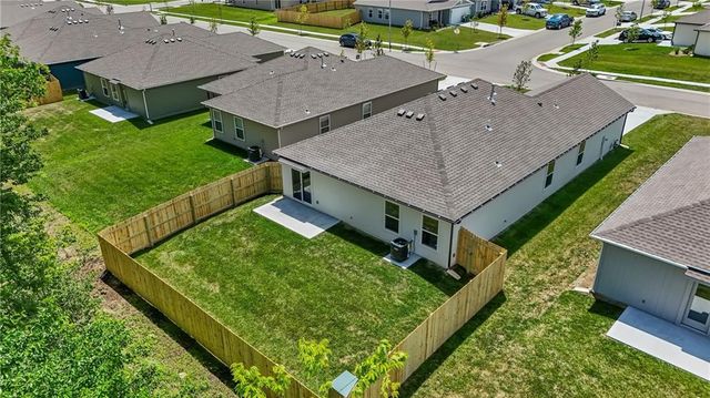19515 Lincoln Street, Spring Hill, KS 66083