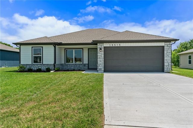 19515 Lincoln Street, Spring Hill, KS 66083
