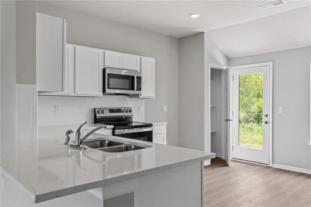19515 Lincoln Street, Spring Hill, KS 66083
