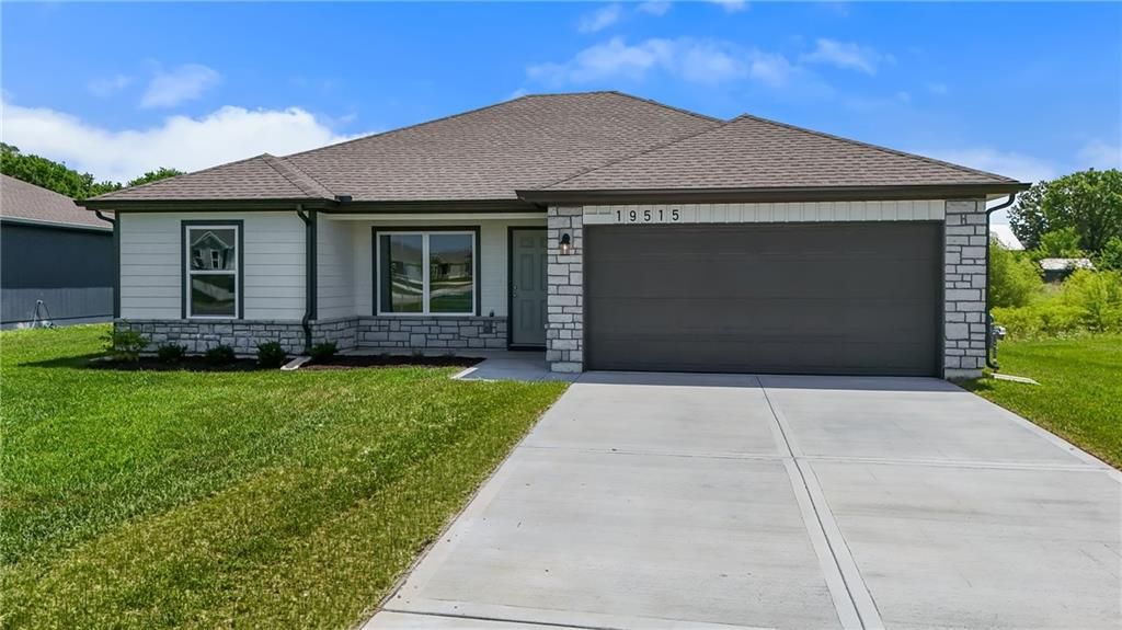 19515 Lincoln Street, Spring Hill, KS 66083