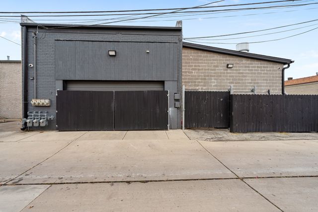 5512 W 79th Street, Burbank, IL 60459