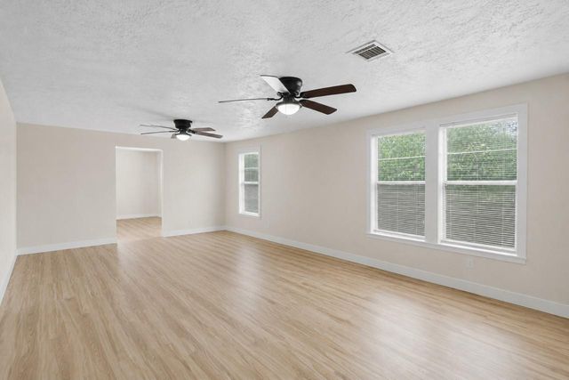 515 Riggs Street, Baytown, TX 77520