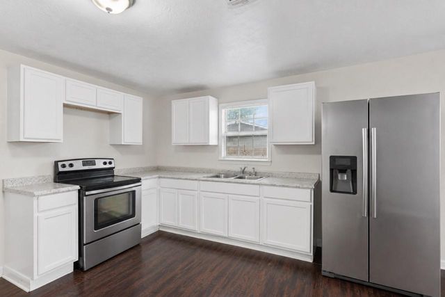 515 Riggs Street, Baytown, TX 77520