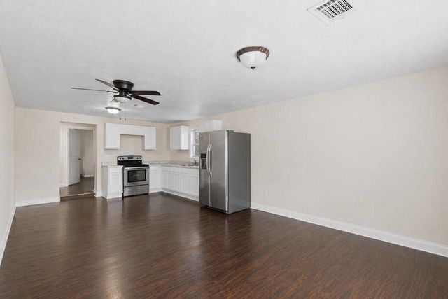 515 Riggs Street, Baytown, TX 77520