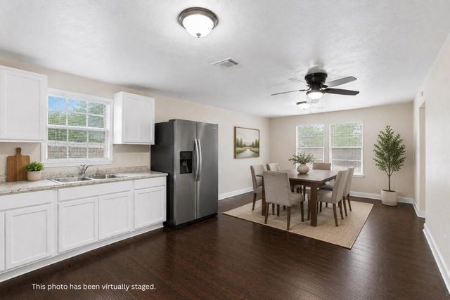515 Riggs Street, Baytown, TX 77520